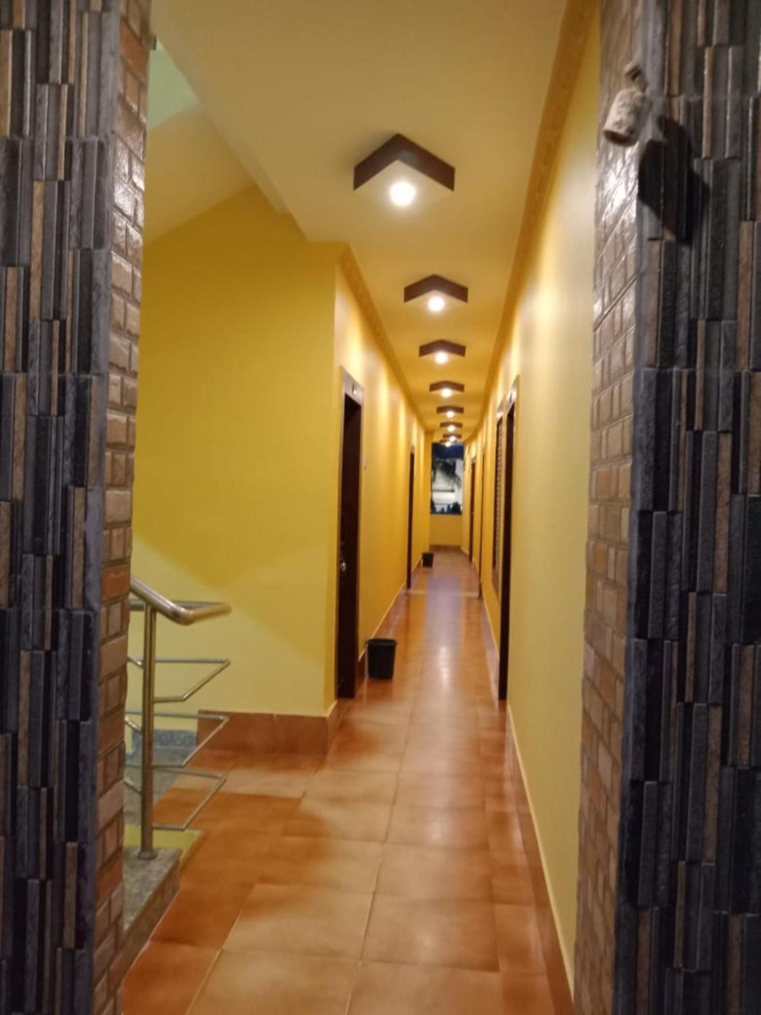 Goroomgo Sahoo Palace Puri - Prime Location Near Sea Beach - Excellent Service With Parking Facilities Eksteriør billede